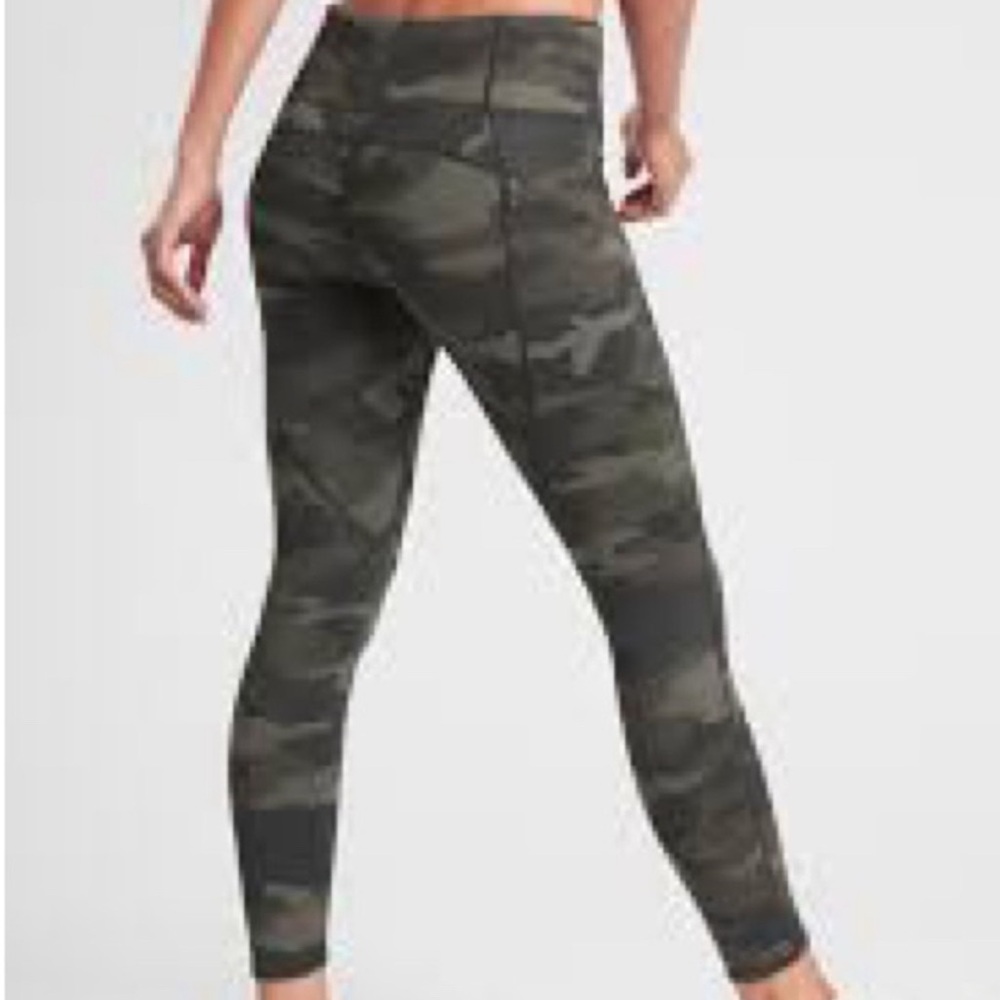 Athleta Contenders 7/8 green camo - Large